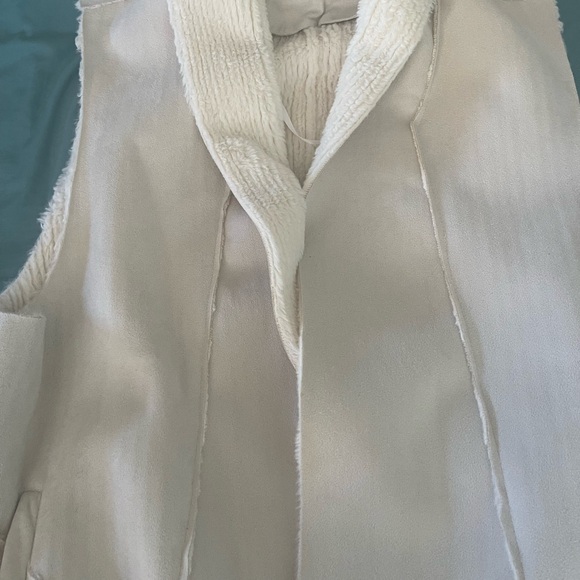 Beautiful Creme color suede vest. - Picture 3 of 3